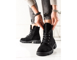 Krásne čierne dámske  členkové topánky na plochom podpätku