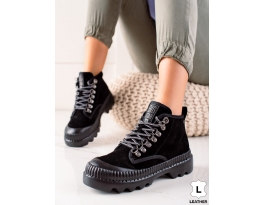 Komfortné čierne dámske  členkové topánky bez podpätku