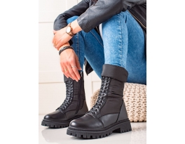 Klasické černé  kotníčkové boty dámské na plochém podpatku
