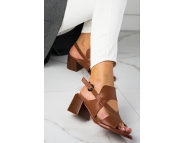 Krásné hnědé dámské  sandály na širokém podpatku