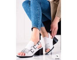 Módní  sandály dámské bílé na širokém podpatku