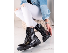 Pekné dámske čierne  členkové topánky na plochom podpätku