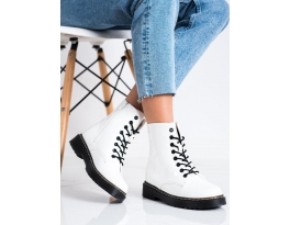 Exkluzívní dámské bílé  kotníčkové boty bez podpatku