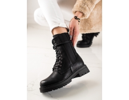Pohodlné černé  kotníčkové boty dámské na plochém podpatku