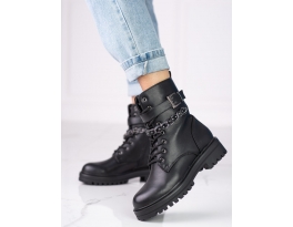 Praktické dámské černé  kotníčkové boty na plochém podpatku