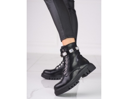 Exkluzívní černé  kotníčkové boty dámské na plochém podpatku