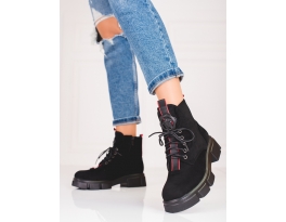 Praktické  kotníčkové boty dámské černé na plochém podpatku