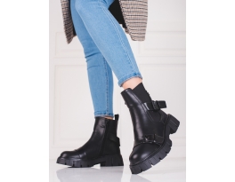 Krásné  kotníčkové boty dámské černé na plochém podpatku