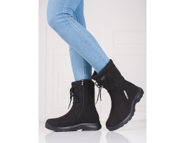 Pohodlné černé dámské  trekingové boty bez podpatku