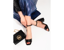 Dizajnové dámske čierne  sandále na širokom podpätku