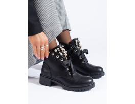 Designové černé  kotníčkové boty dámské na plochém podpatku